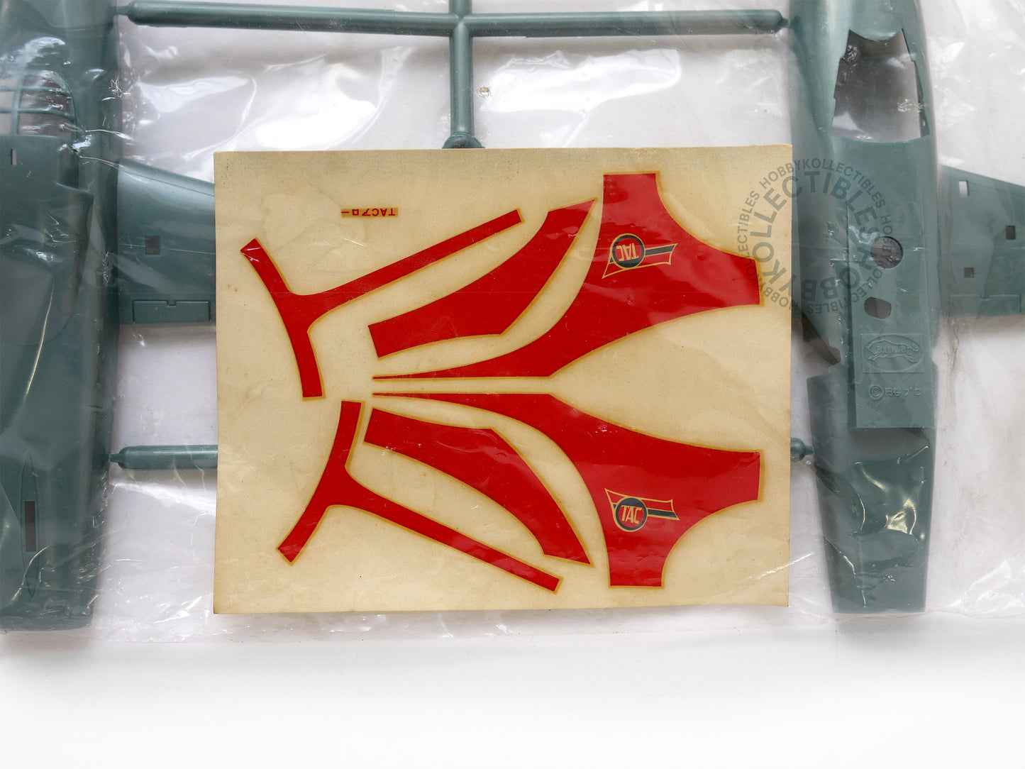 Bullmark Vintage Ultraman Ace TAC Arrow Wind-Up Fighter Model kit