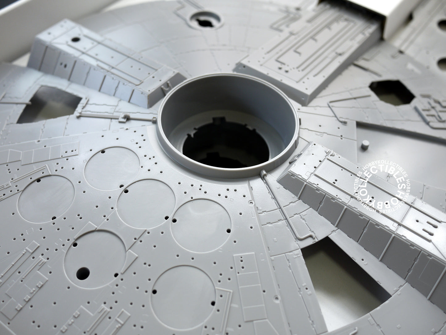 FineMolds Star Wars 1/72 Millennium Falcon SW-6 Model Kit