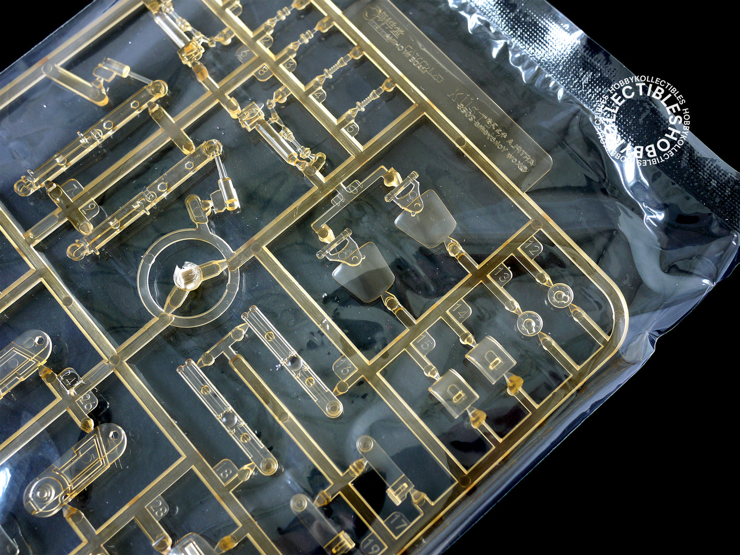 Kaiyodo Ma.K Mecha 1/35 Kuster Clear Limited Edition Model Kit