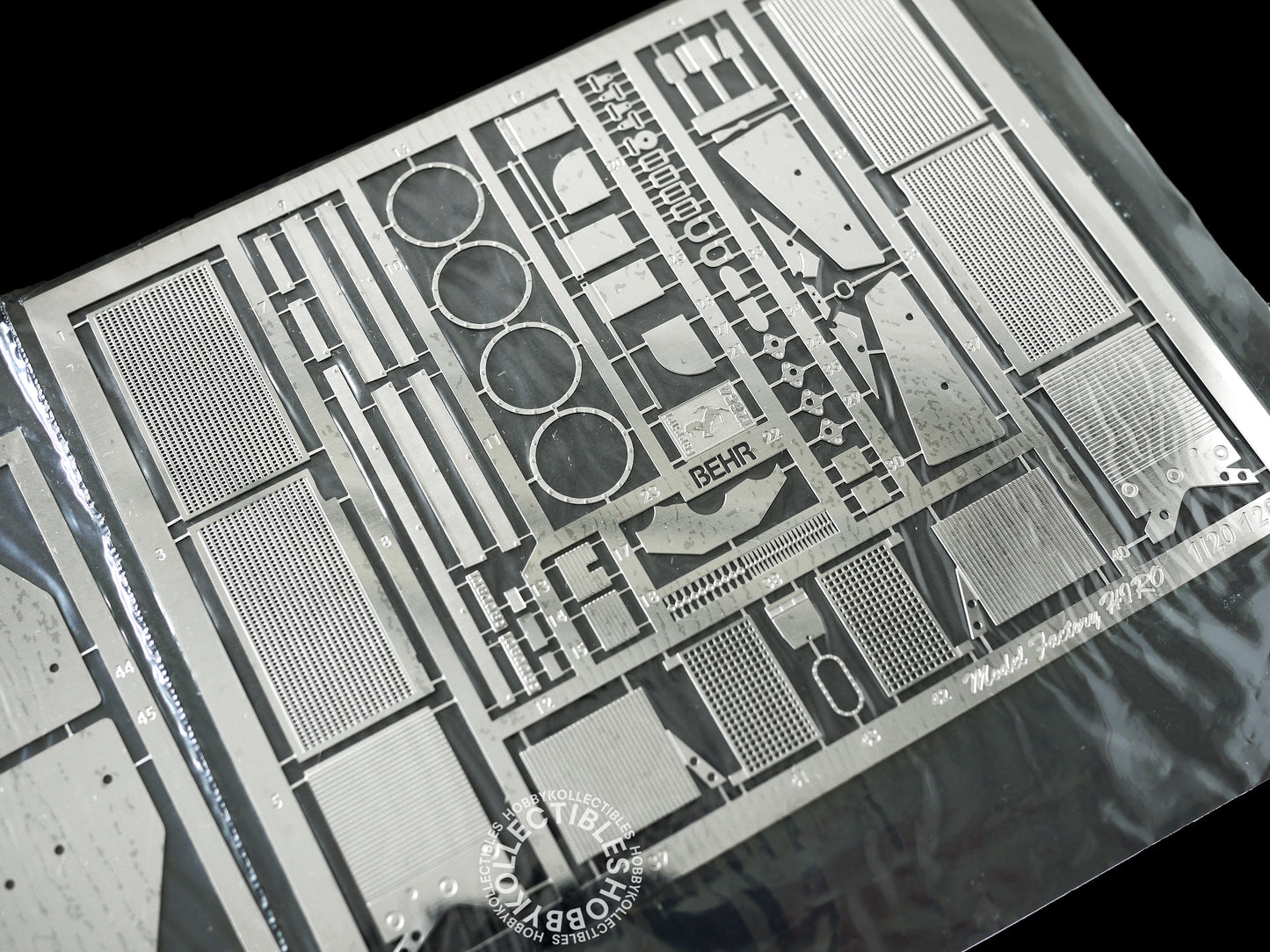 MFH 1/20 F1 Ferrari 126C4 Italy GP Metal Model Kit