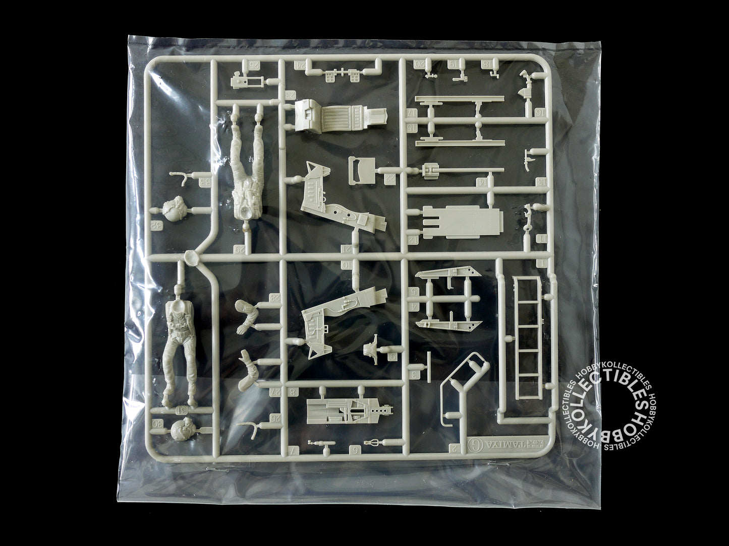 Tamiya 1/32 USAF F-16C Thunderbirds Fighting Falcon Model Kit