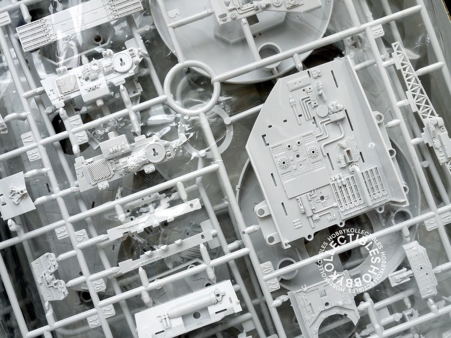 Bandai Star Wars 1/72 Millennium Falcon Premium Version w/ LED Lights Model Kit