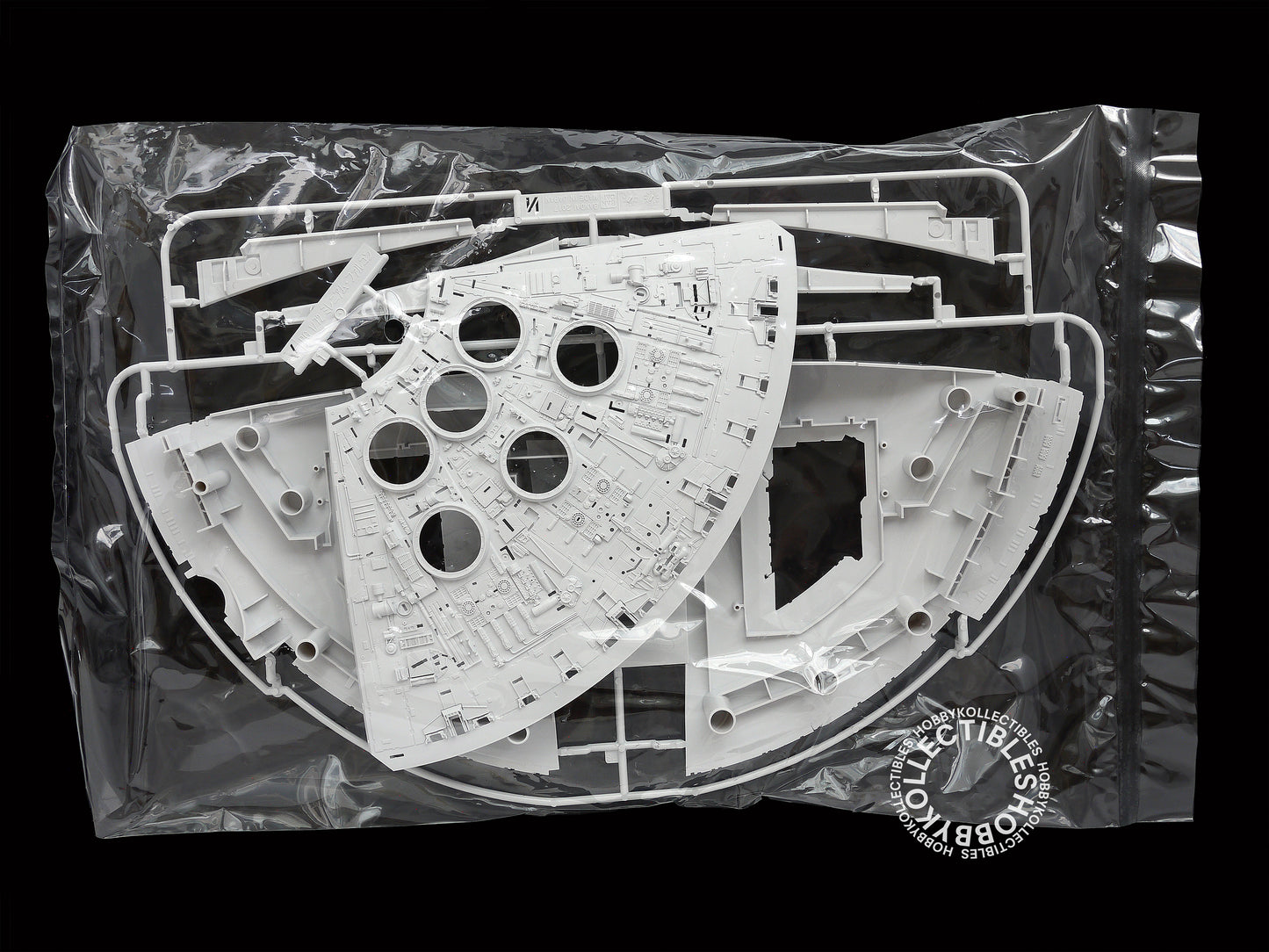 Bandai Star Wars 1/72 Millennium Falcon Premium Version w/ LED Lights Model Kit