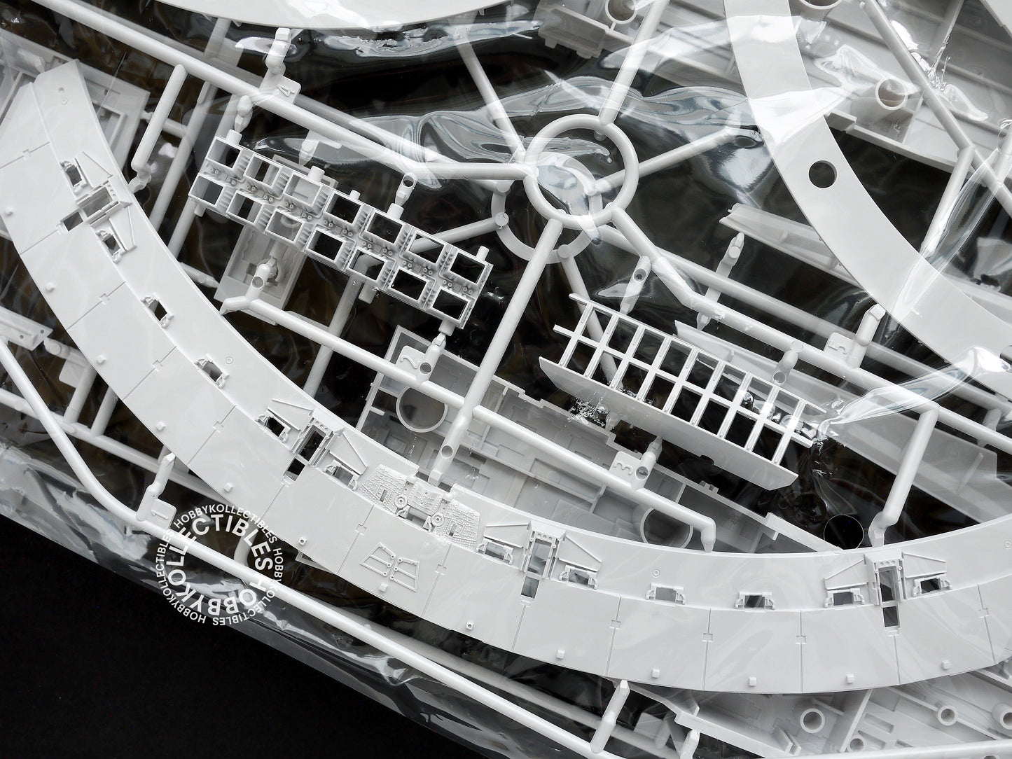 Bandai Star Wars 1/72 Millennium Falcon Premium Version w/ LED Lights Model Kit