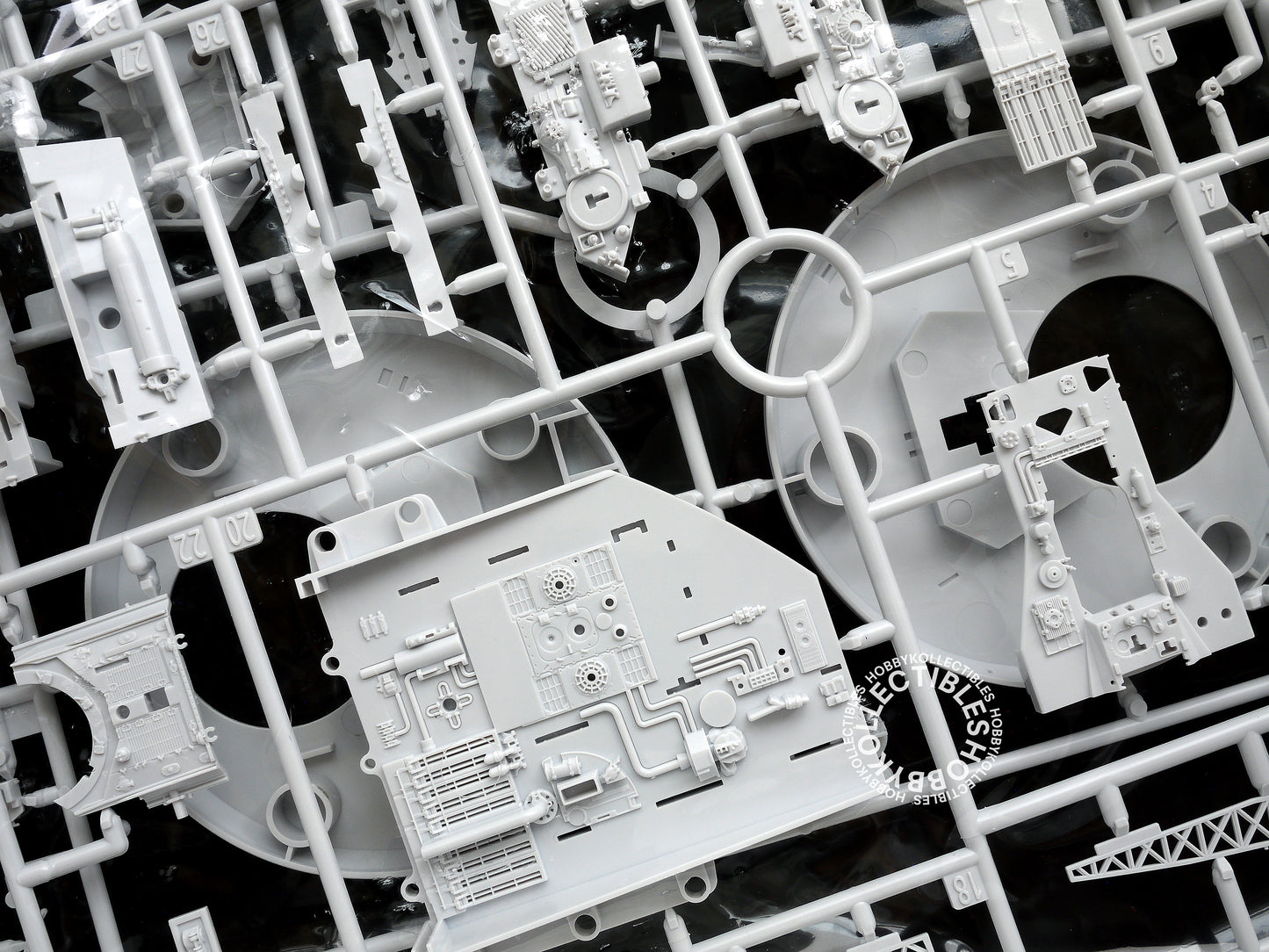 Bandai Star Wars 1/72 Millennium Falcon Premium Version w/ LED Lights Model Kit