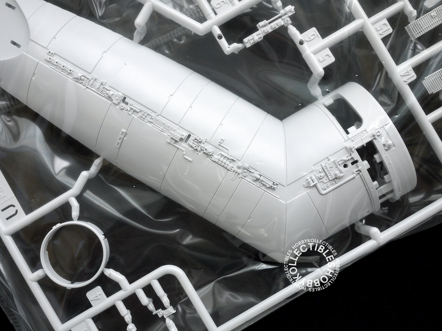 Bandai Star Wars 1/72 Millennium Falcon Premium Version w/ LED Lights Model Kit