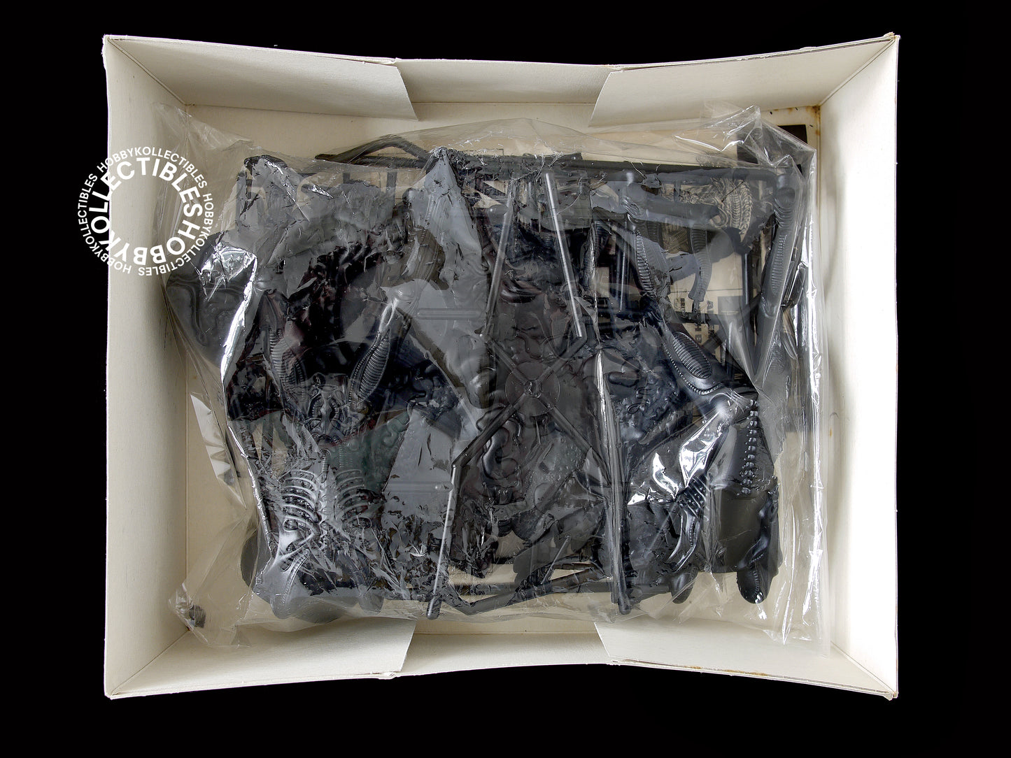 Halcyon Vintage 1/9 Alien Warrior Base & Egg Model Kit