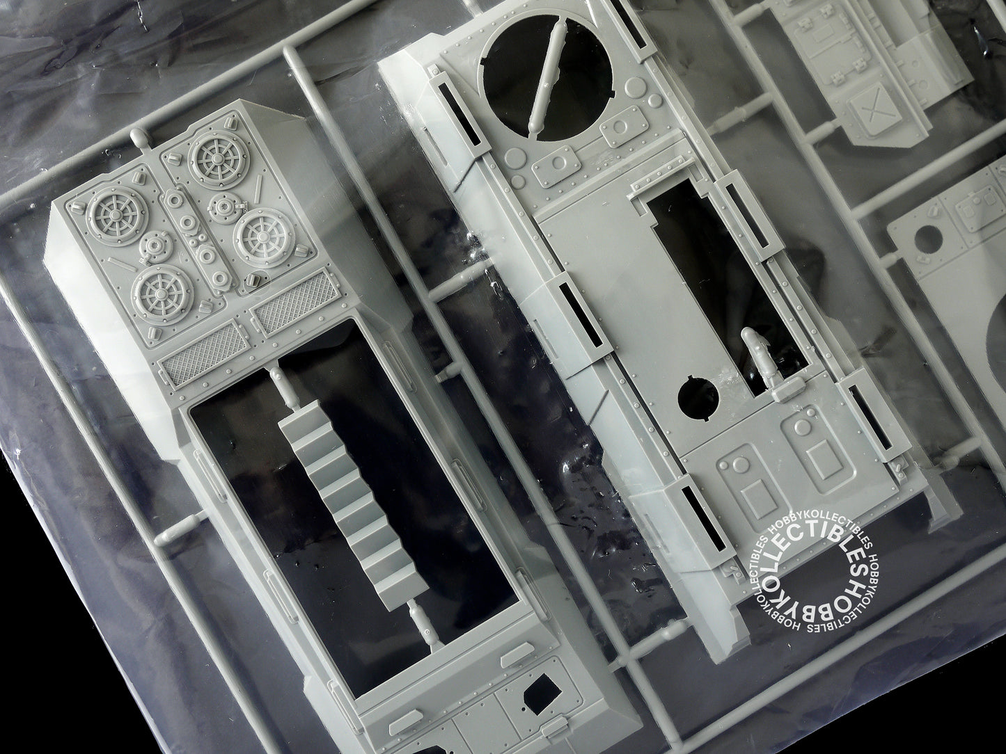 Modelcollect 1/72 Fist of War German E-100 Wotan Model Kit