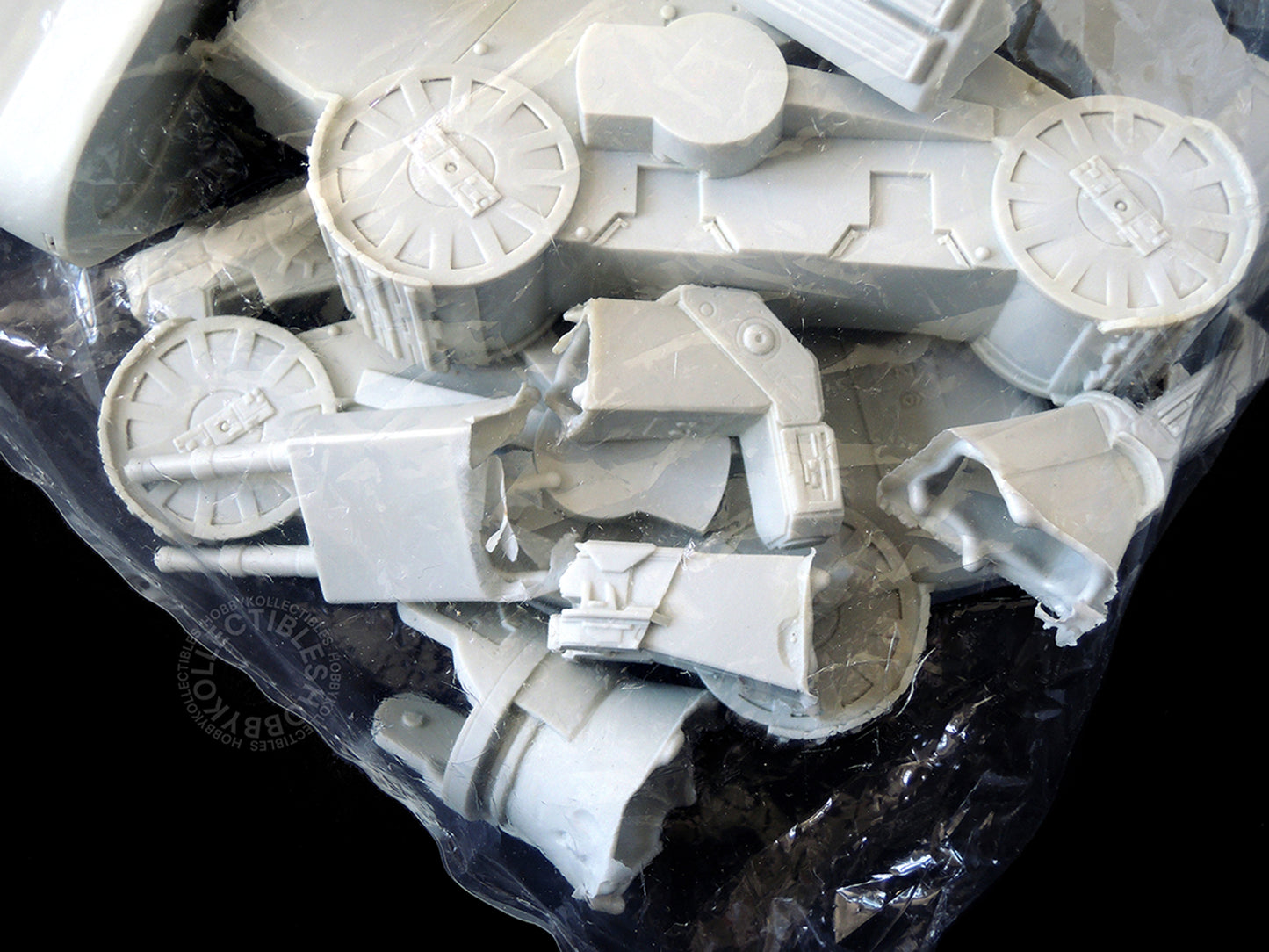 ArgoNauts 1/35 Terminator Hunter Killer Tank Vinyl Model Kit(INCOMPLETE - MISSING PARTS)