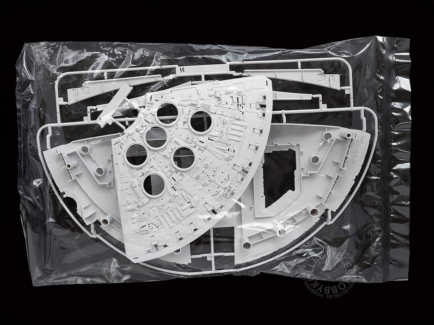 Bandai Star Wars 1/72 Millennium Falcon Premium Version w/ LED Lights Model Kit