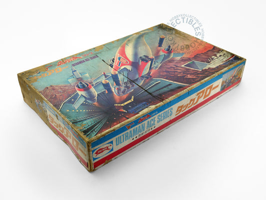 Bullmark Vintage Ultraman Ace TAC Arrow Wind-Up Fighter Model kit