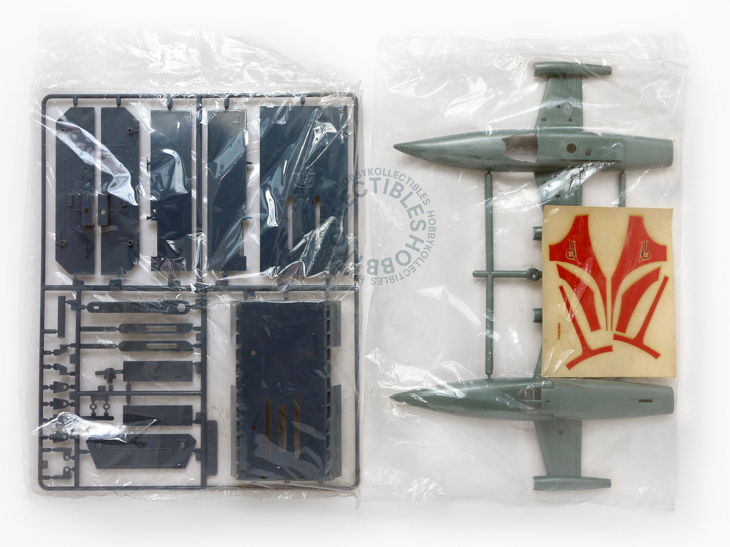 Bullmark Vintage Ultraman Ace TAC Arrow Wind-Up Fighter Model kit
