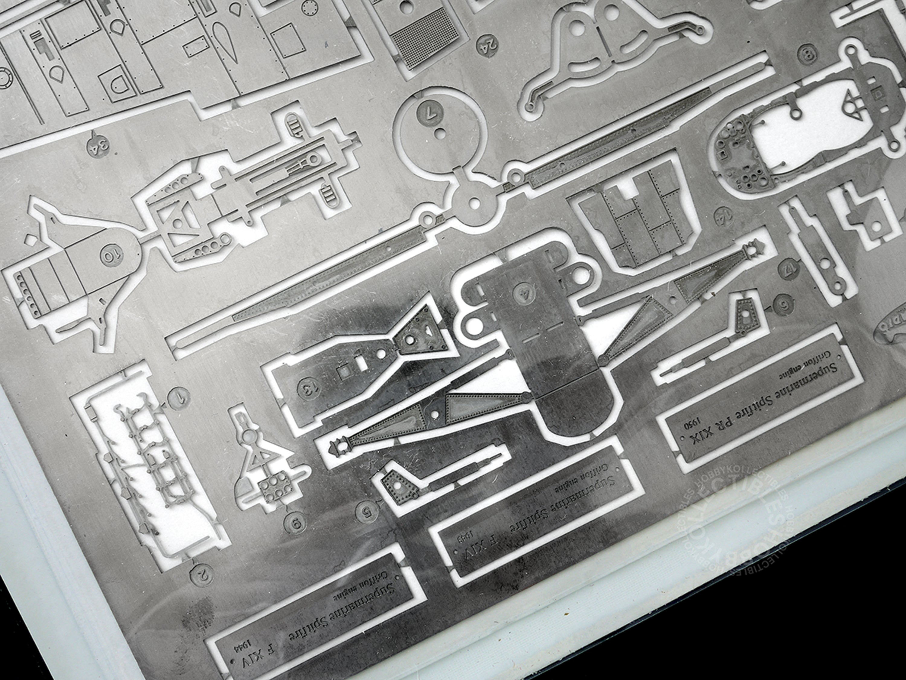 Casadio Gunze 1/48 Spitfire F.XIV E Fighter Metal Model Kit