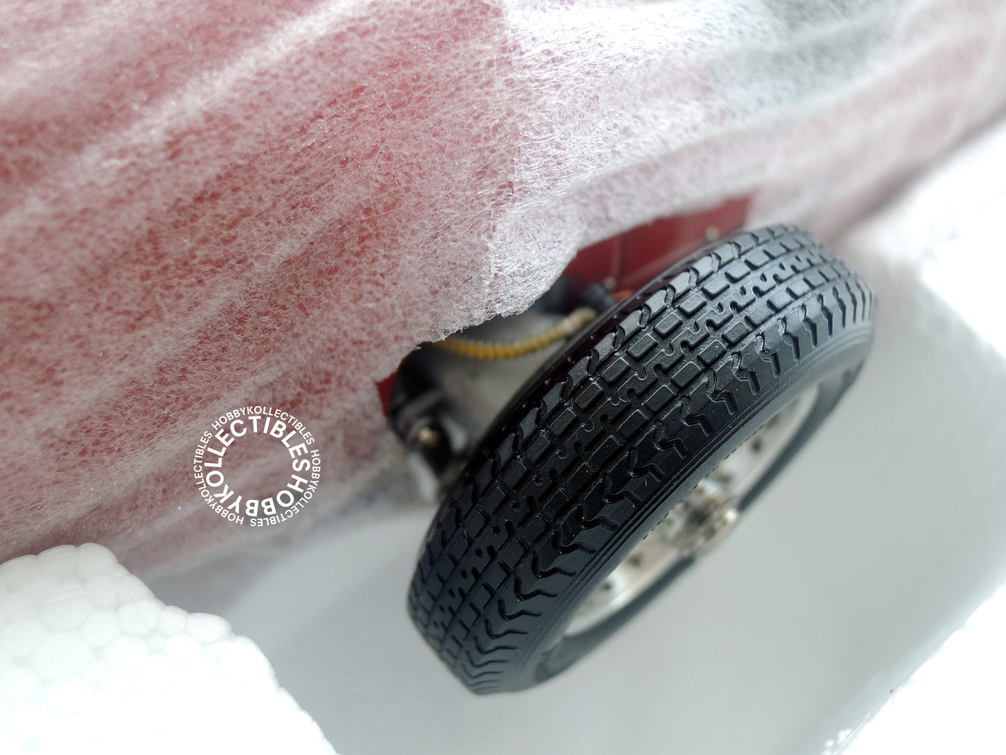 CMC 1/18 Ferrai 500 F2 M-056 Diecast Model Car (Minor Issue)