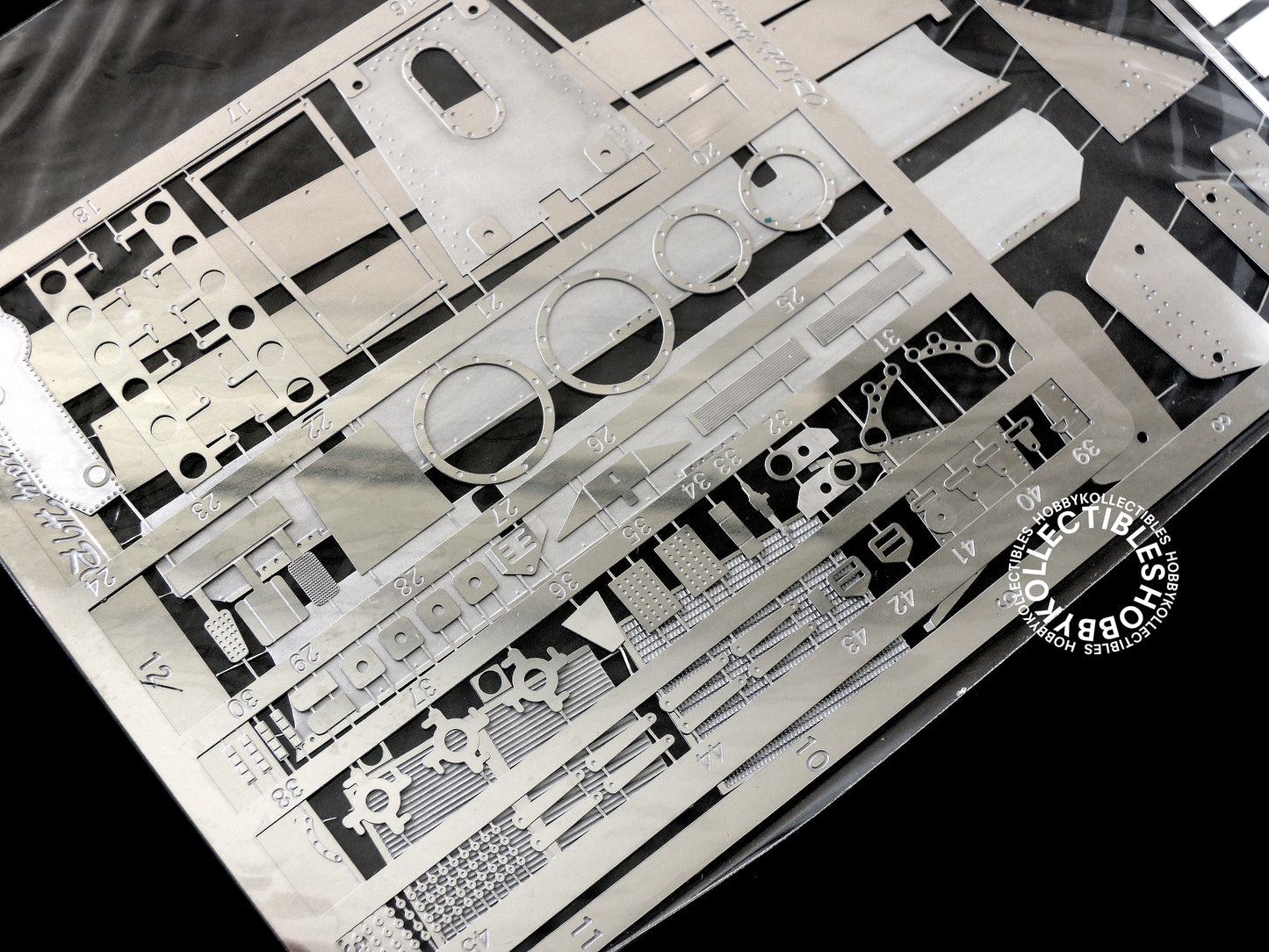 MFH 1/20 Ferrari 312T4 F1 1979 Champion Metal Model Kit