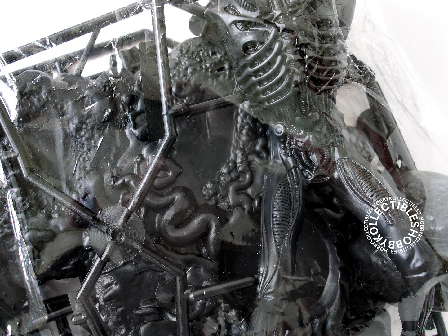 Halcyon Vintage 1/9 Alien Warrior Base & Egg Model Kit