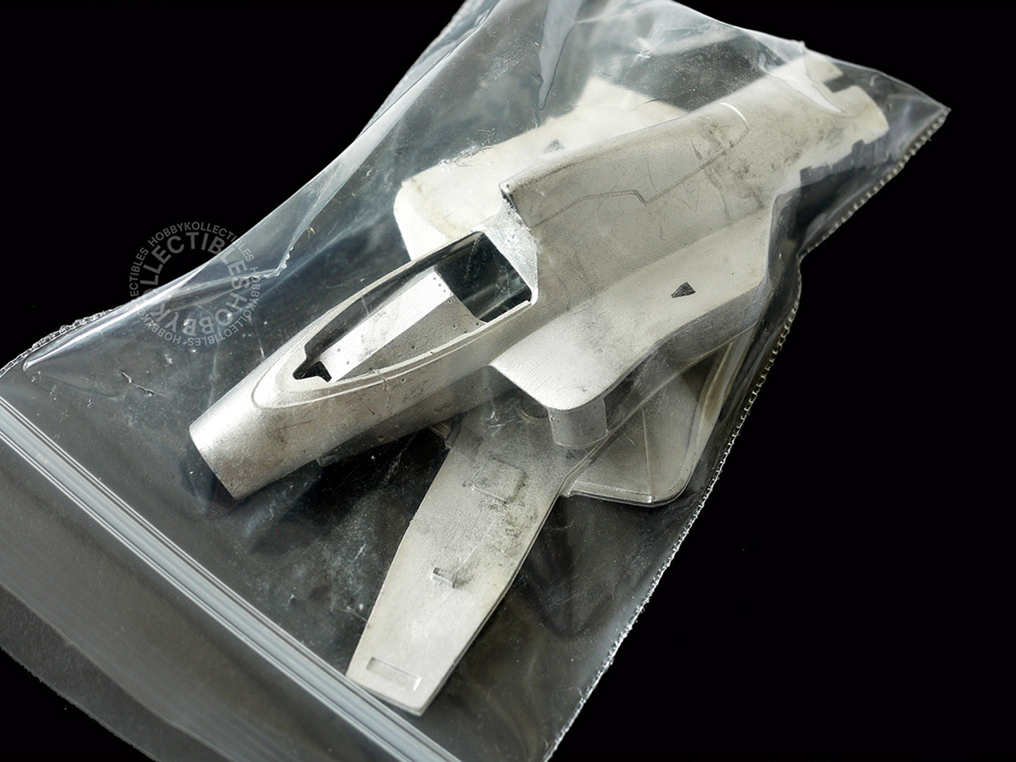 MFH Model Factory Hiro 1/43 scale McLaren MP4/5 metal body/chassis close up shot_2