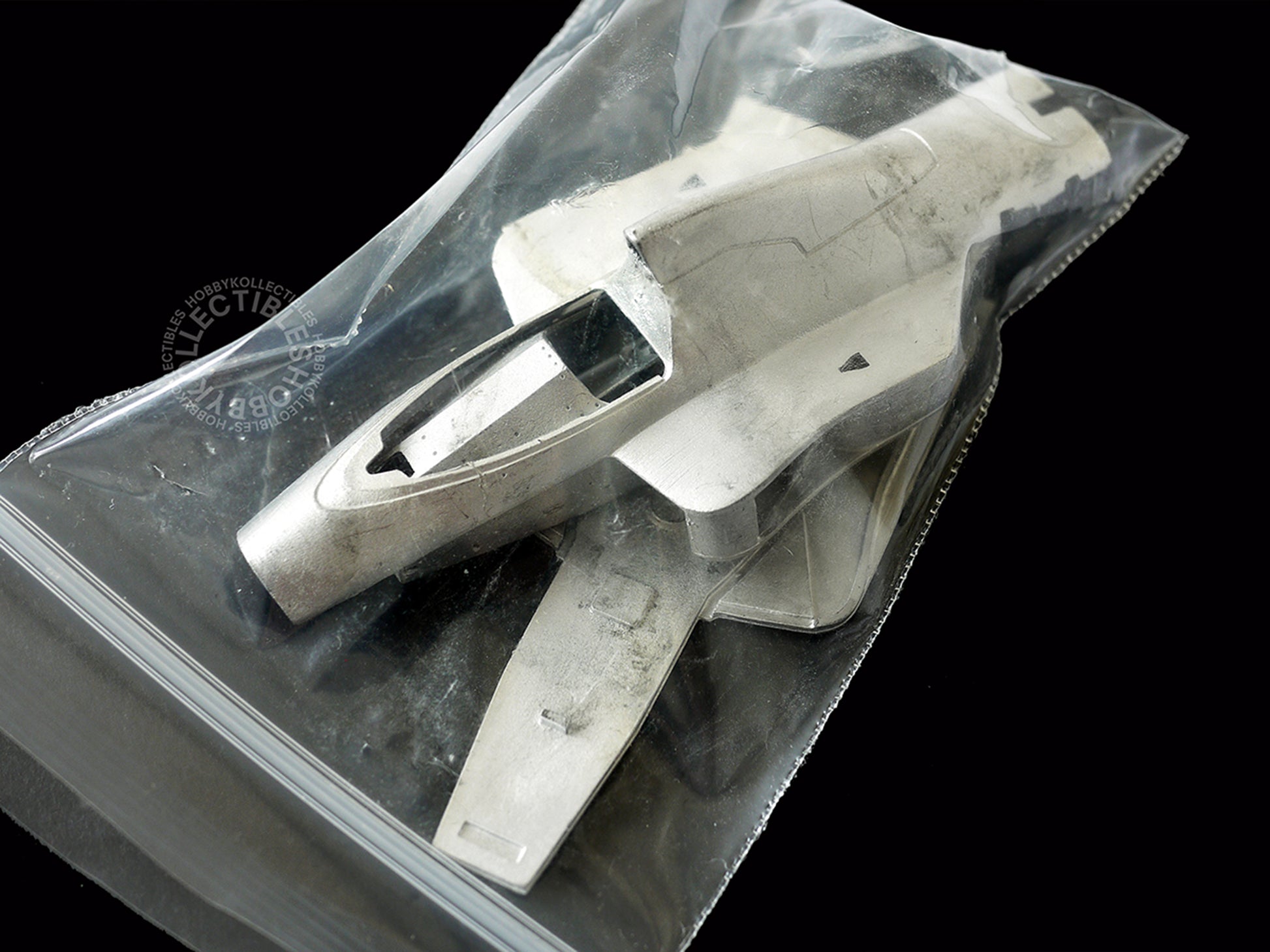 MFH Model Factory Hiro 1/43 scale McLaren MP4/5 metal body/chassis close up shot_2
