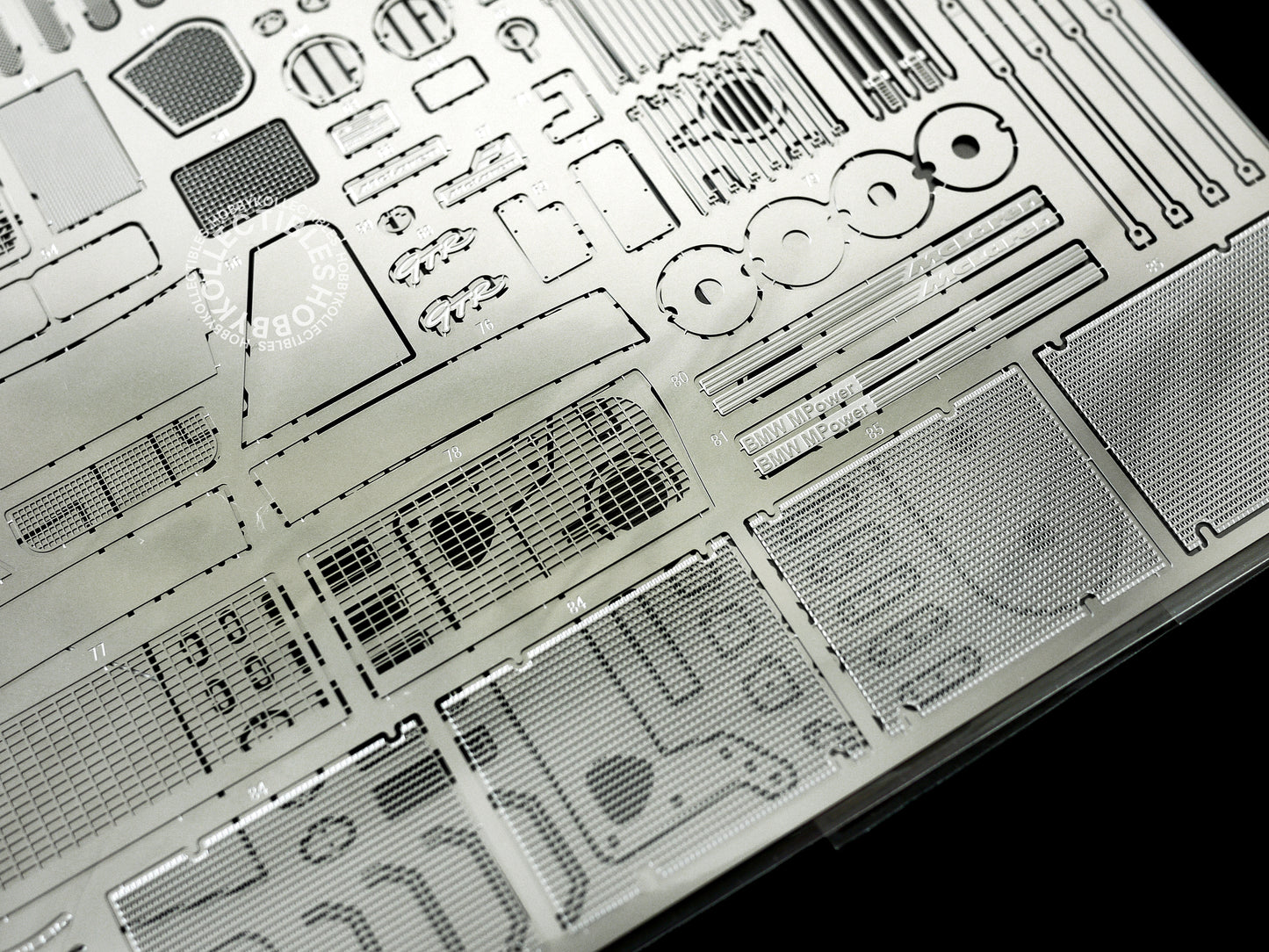MFH 1/12 McLaren F1 GTR 95' LM K756 Full Detail Model Kit