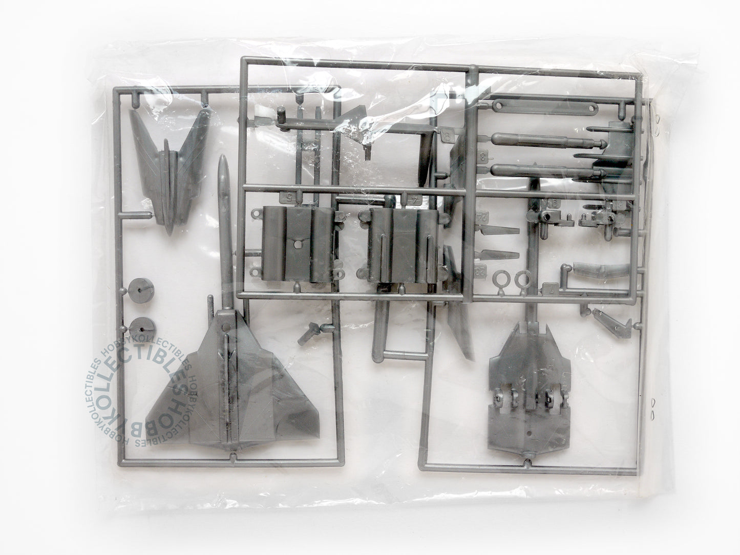 Master 1/32 Ultraman TDF PO1 Wind Up Plastic Model Kit
