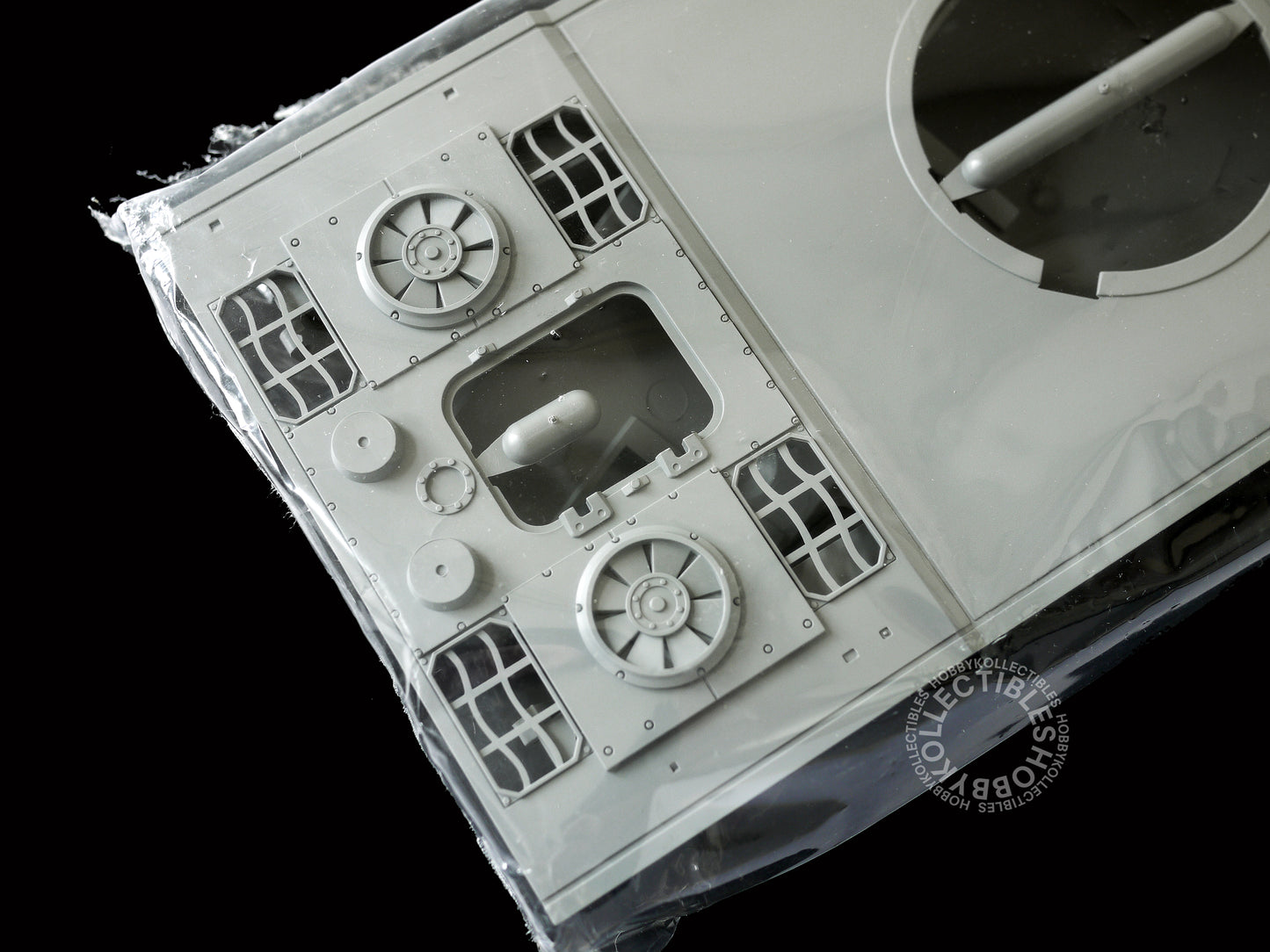 Modelcollect 1/35 Fist of War German E-100 Doppeladler Heavy Tank Model Kit