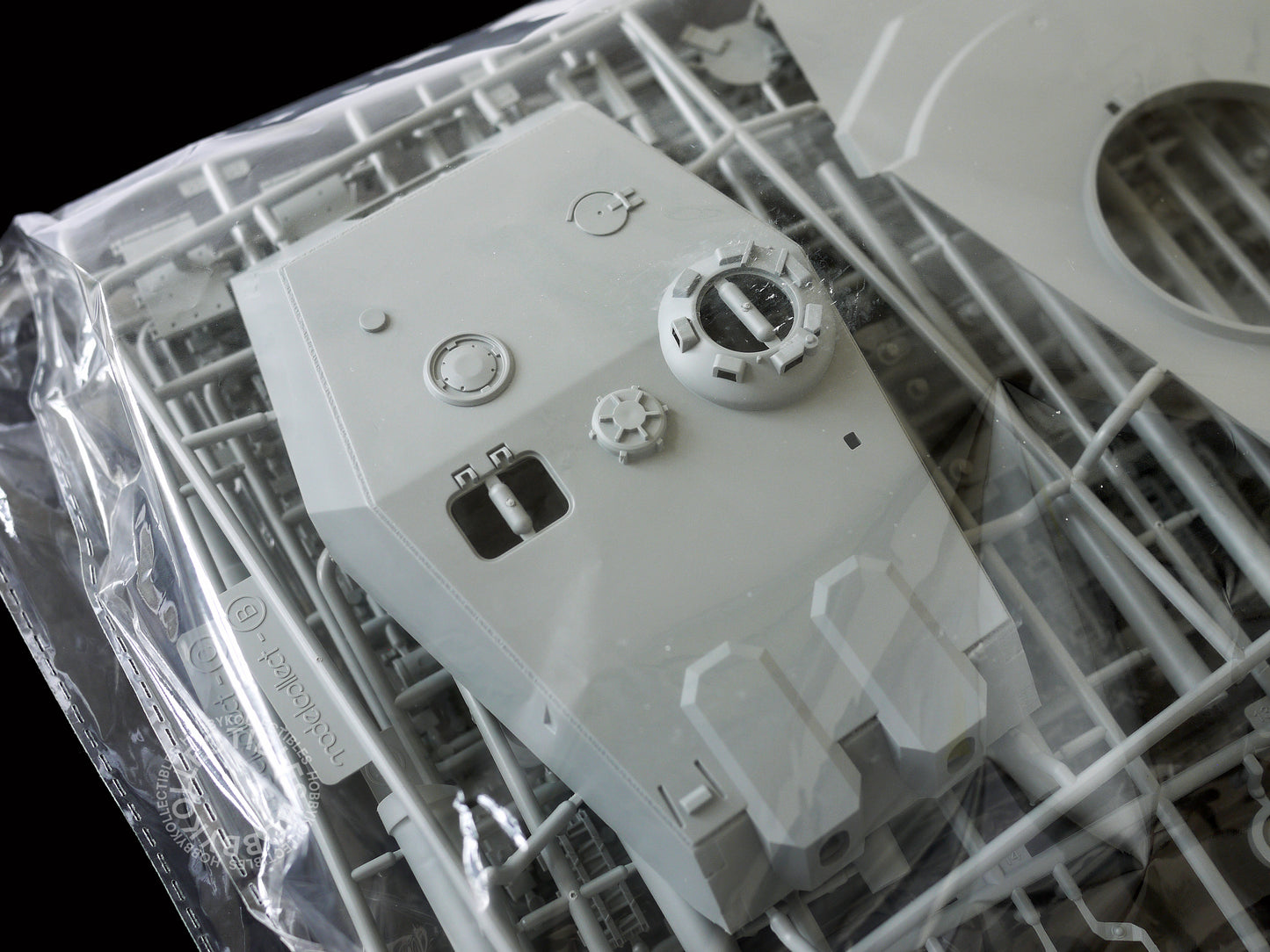 Modelcollect 1/35 Fist of War German E-100 Doppeladler Heavy Tank Model Kit