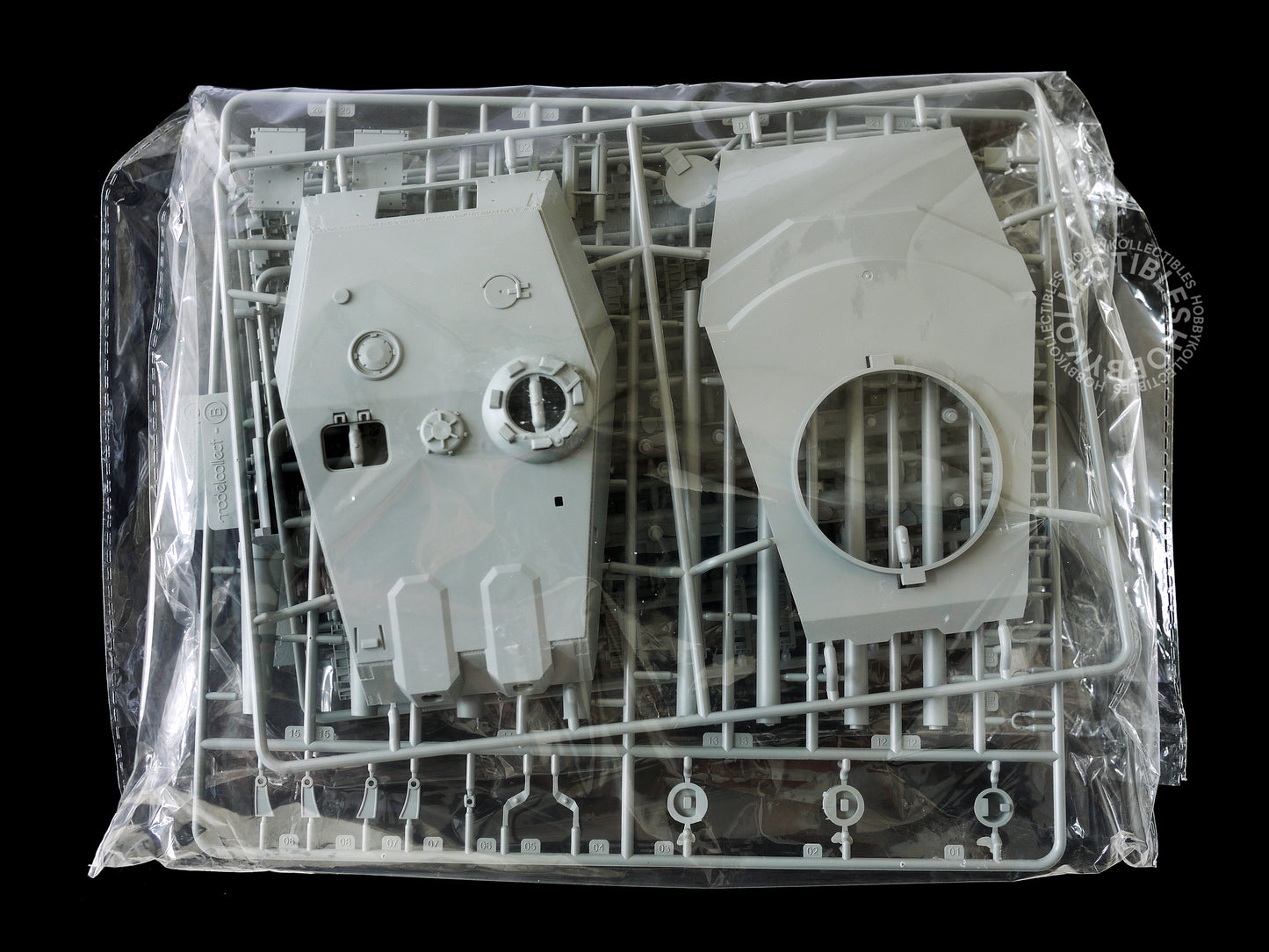 Modelcollect 1/35 Fist of War German E-100 Doppeladler Heavy Tank Model Kit