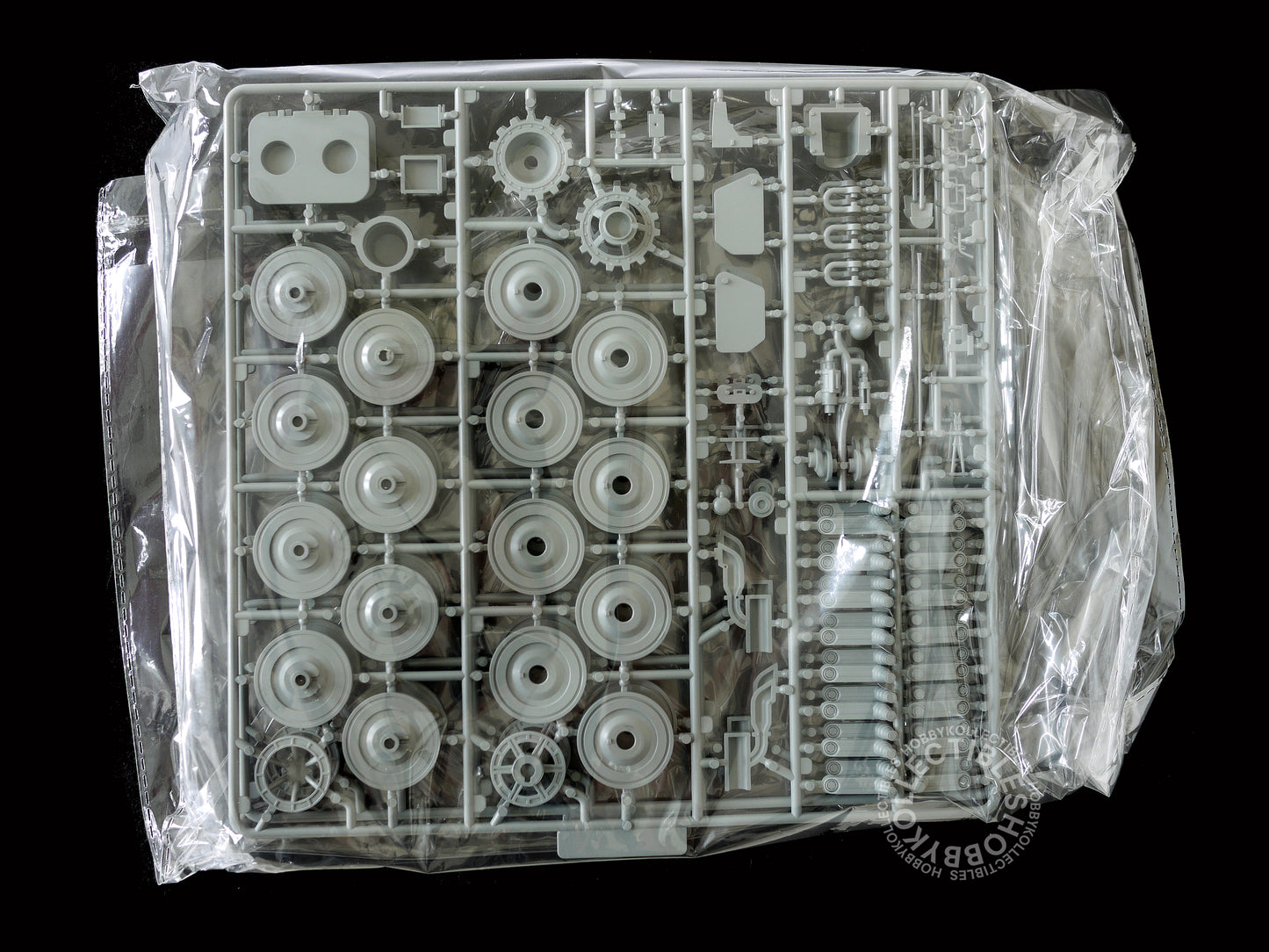 Modelcollect 1/35 Fist of War German E-100 Doppeladler Heavy Tank Model Kit