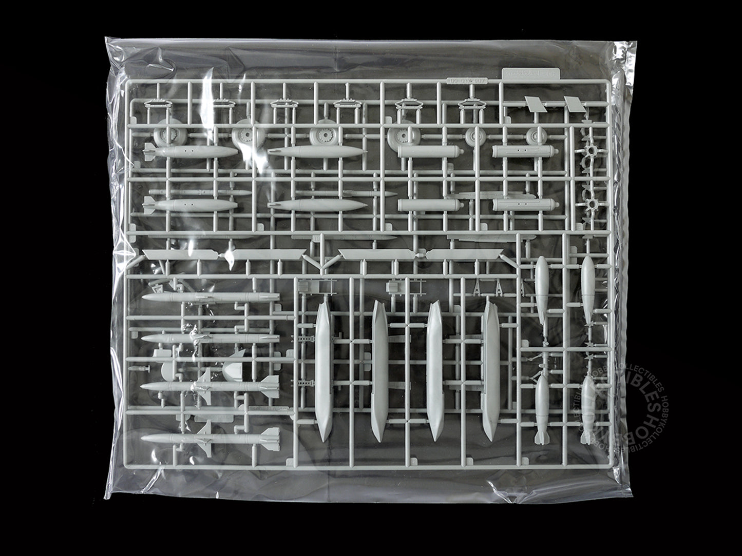 Modelcollect Fist of War 1/48 US Air Force A-12 Avenger II Model Kit