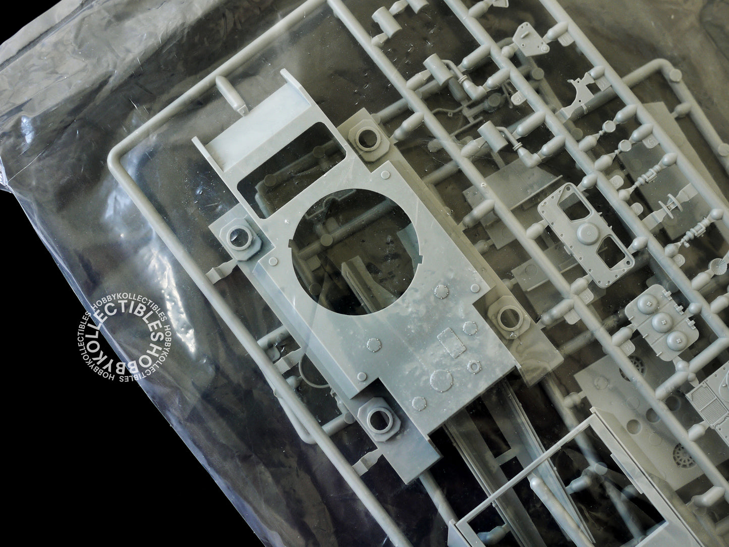 Rocket Model Fist of War 1/72 German E-75 Ausf. Vierfüßler Rheintochter R1