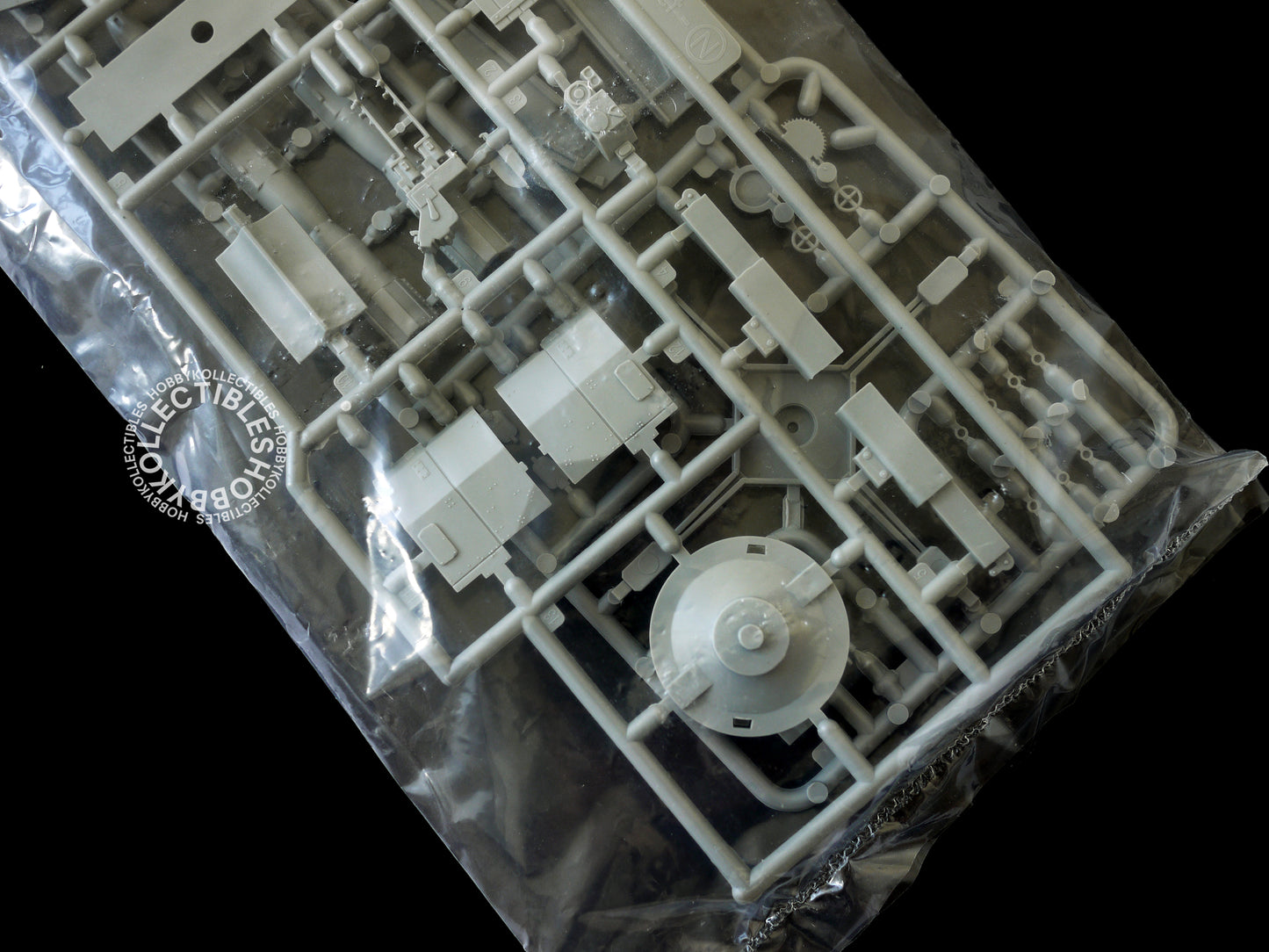 Rocket Model Fist of War 1/72 German E-75 Ausf. Vierfüßler Rheintochter R1