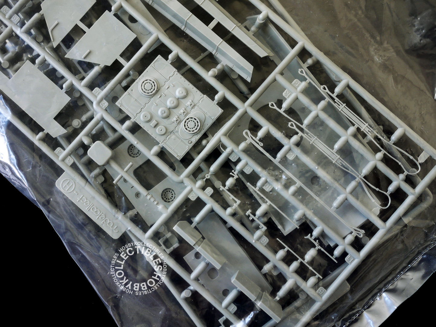 Rocket Model Fist of War 1/72 German E-75 Ausf. Vierfüßler Rheintochter R1