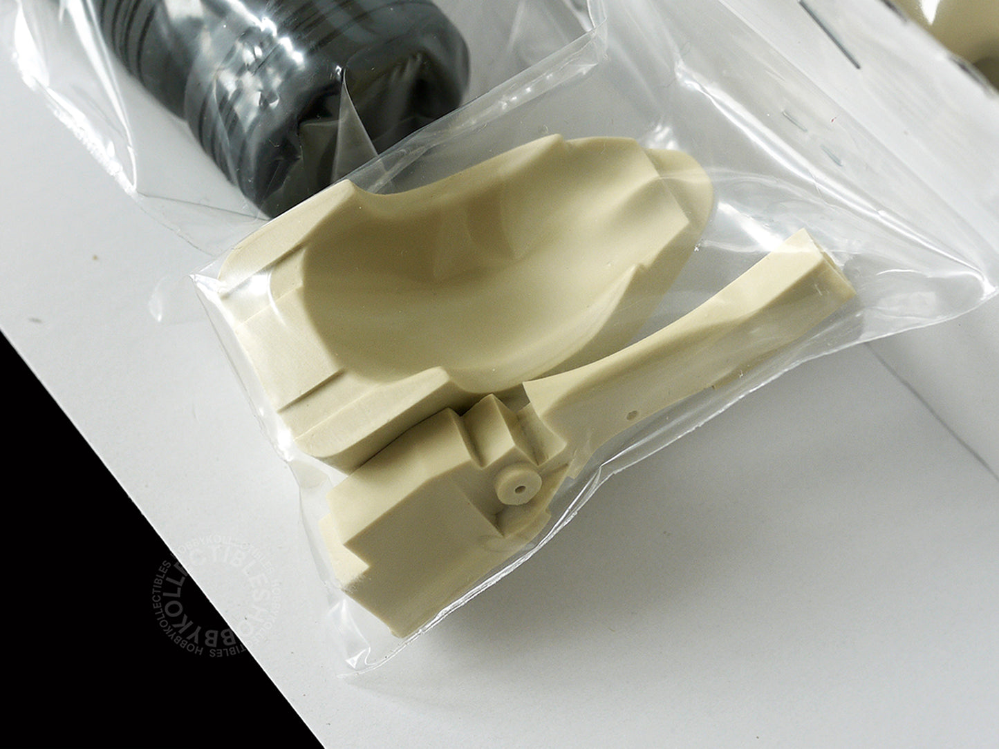 Studio27 1/20 Renault R27 F1 Racing Car Multi-Media Model Kit FK20203