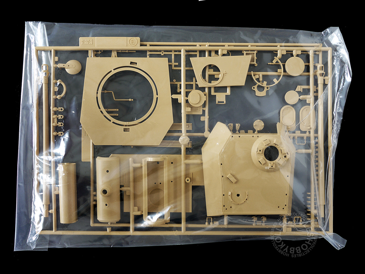 Tamiya 1/25 RC German Tank Panther Ausf.A w/Control Unit + Turret Rotating Parts #56605 Model Kit