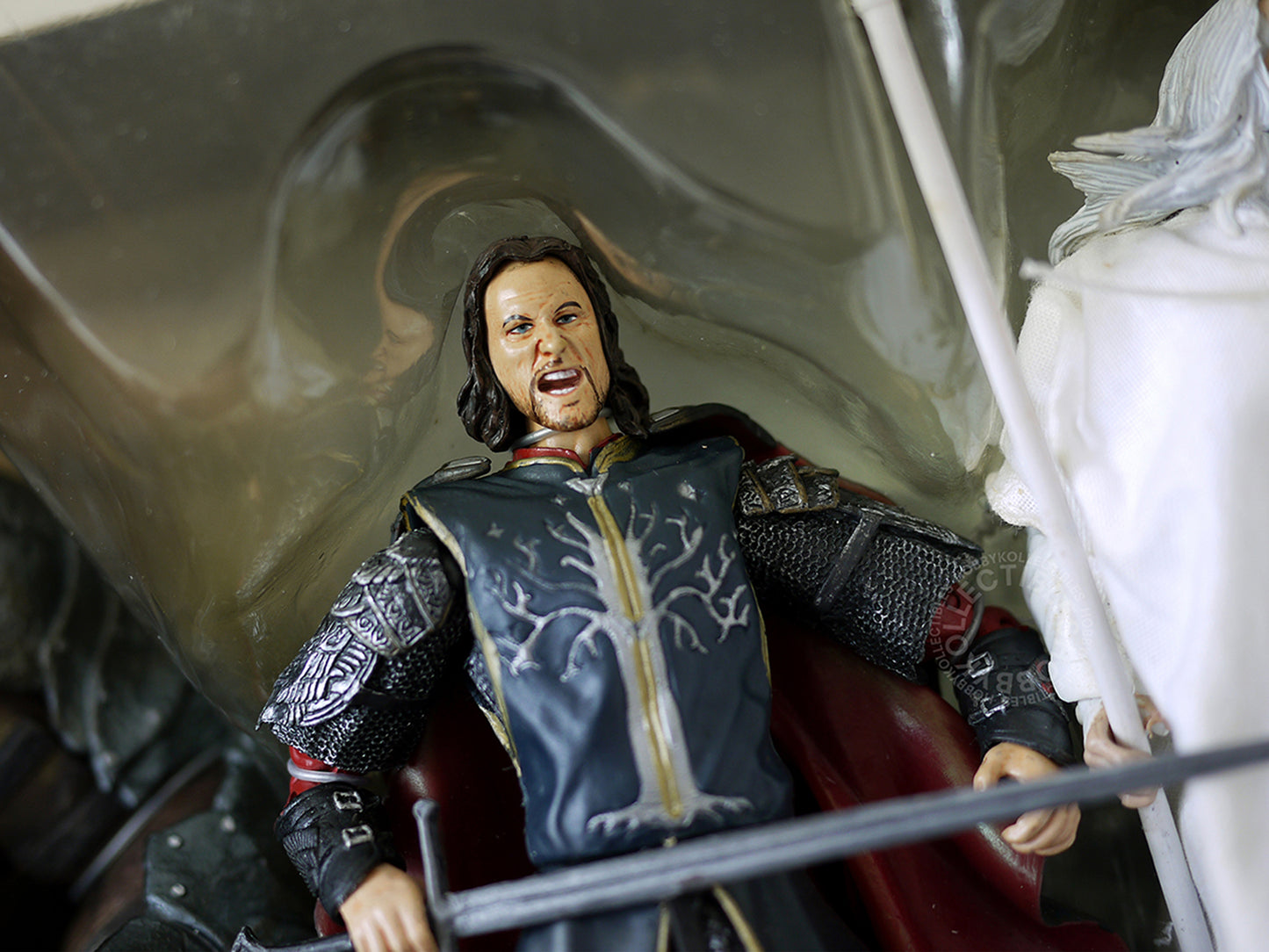 Toy Biz LOTR Lord of the Rings Final Battle of Middle Earth Deluxe Figures Very Dirty (SOLD-AS-IS Item)