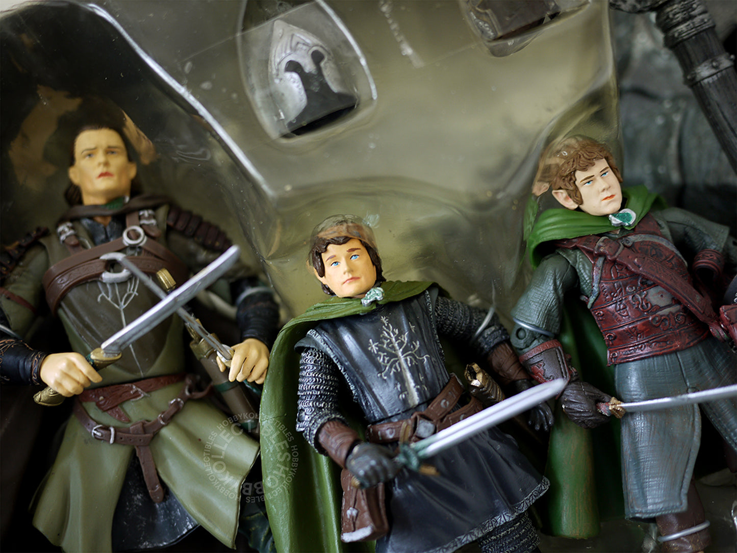 Toy Biz LOTR Lord of the Rings Final Battle of Middle Earth Deluxe Figures Very Dirty (SOLD-AS-IS Item)